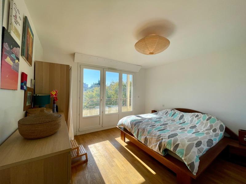 Appartement - 135 m² - 6 pièces