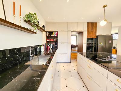 Maison - 311 m² - 10 pièces