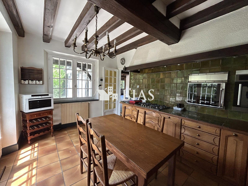 Maison traditionnelle - 194 m² - 7 pièces