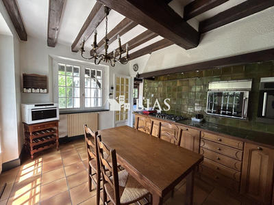 Maison traditionnelle - 194 m² - 7 pièces