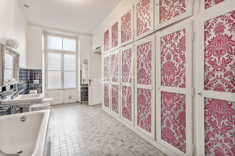 Appartement - 257 m² - 8 pièces