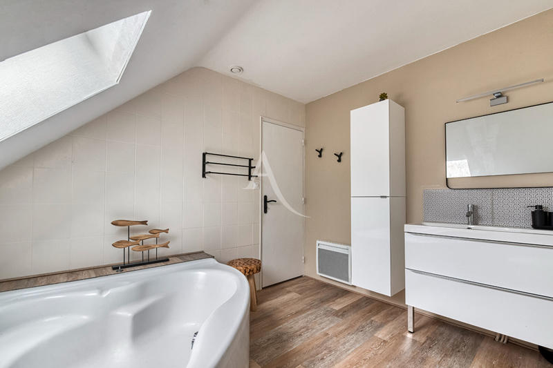 Maison - 210 m² - 6 pièces