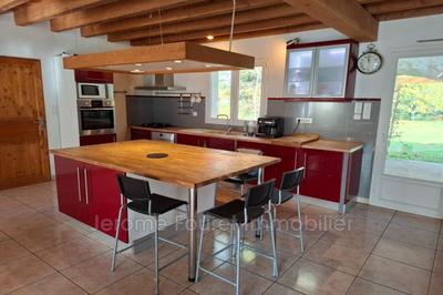 Maison traditionnelle - 147 m² - 6 pièces