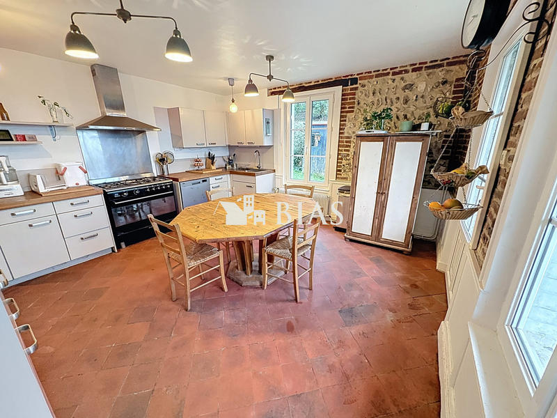 Maison - 246 m² - 9 pièces