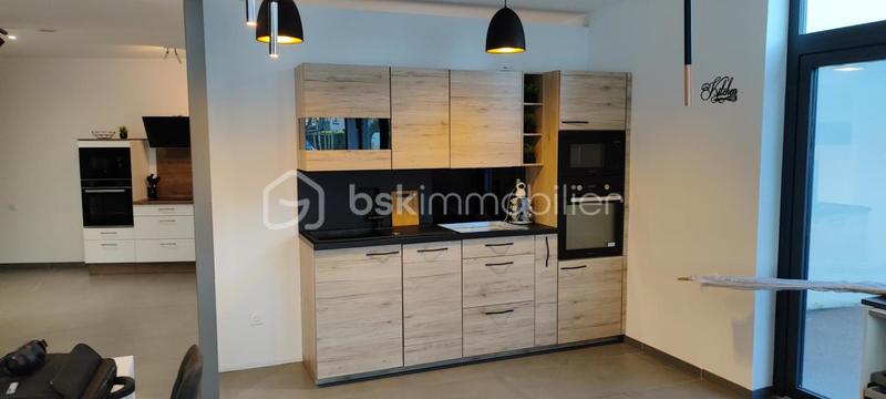 Local commercial - 146 m² - 5 pièces