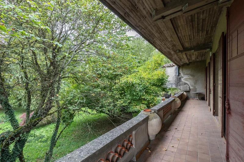 Maison - 230 m² - 8 pièces