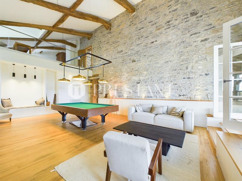 Maison - 410 m² - 10 pièces