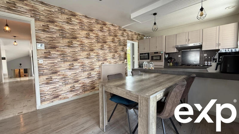 Maison - 307 m² - 10 pièces