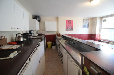 Local commercial - 217 m² - 7 pièces