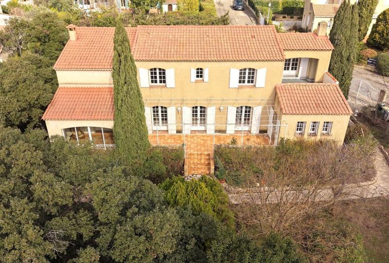 Maison - 203 m² - 6 pièces