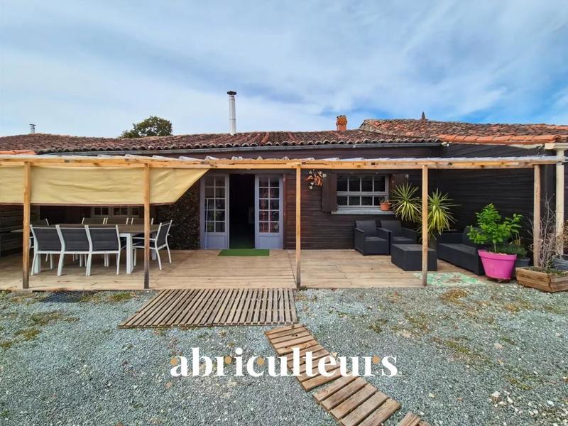 Maison - 230 m² - 6 pièces