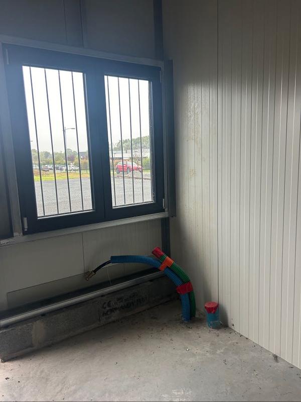 Local commercial - 1 300 m²