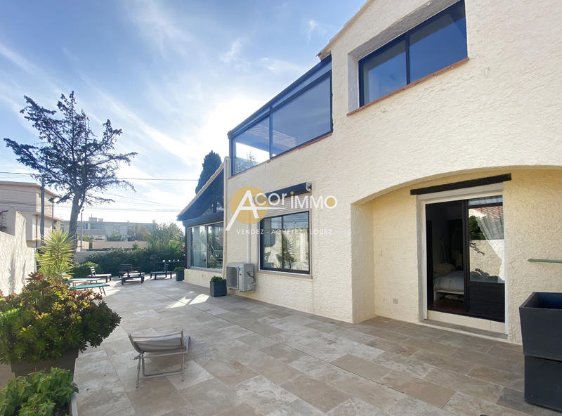 Maison - 220 m² - 8 pièces