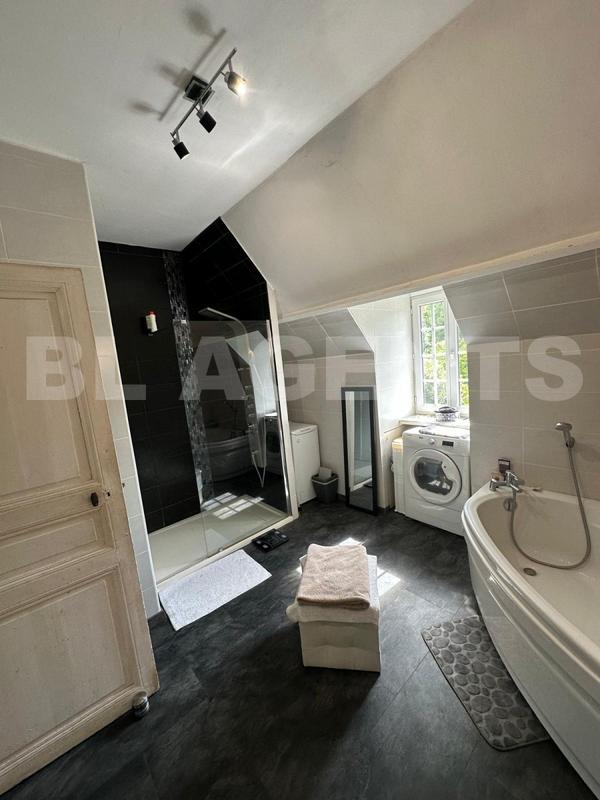 Maison - 184 m² - 8 pièces