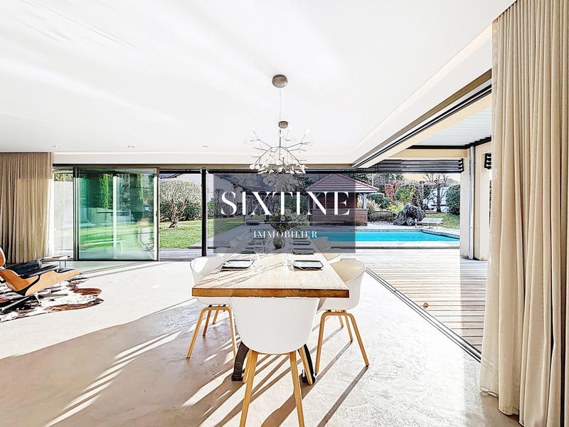 Maison - 261 m² - 7 pièces