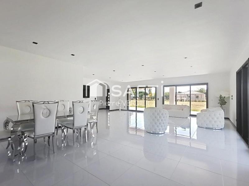 Maison - 584 m² - 16 pièces