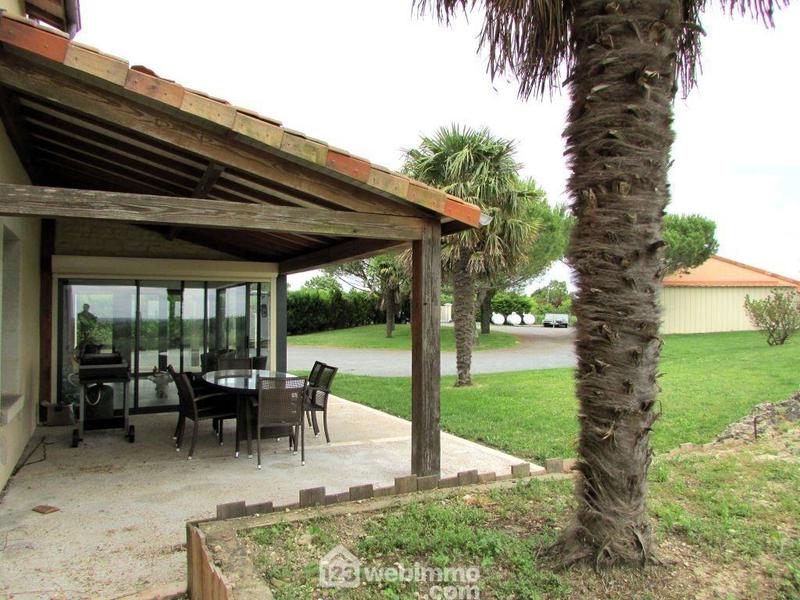 Maison - 245 m² - 8 pièces