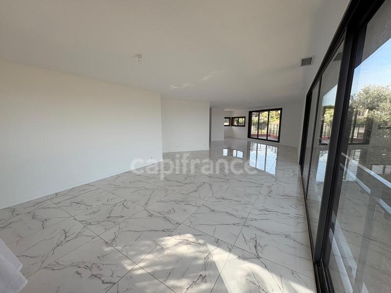 Maison - 160 m² - 4 pièces