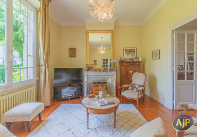 Maison - 207 m² - 10 pièces