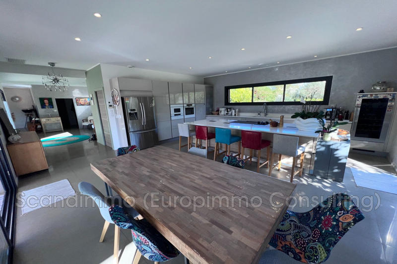 Maison - 231 m² - 7 pièces