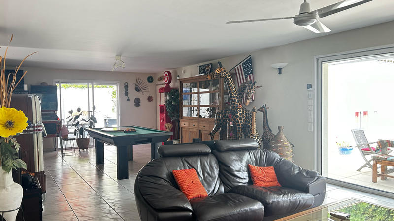 Maison - 255 m² - 9 pièces