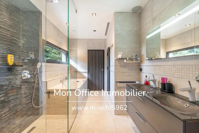 Maison - 180 m² - 5 pièces