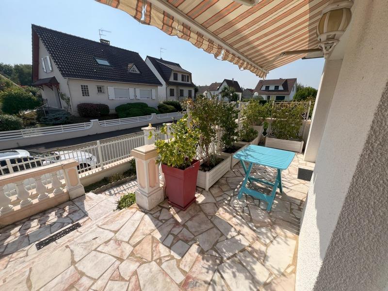 Maison - 266 m² - 8 pièces