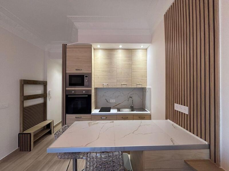 Studio - 2 083 m² - 1 pièce