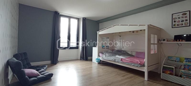 Maison - 247 m² - 8 pièces