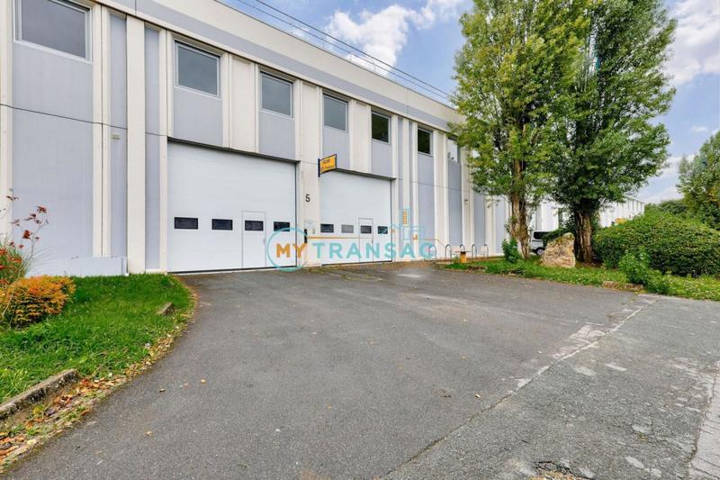 Local d'activité / Entrepôt - 1 077 m²