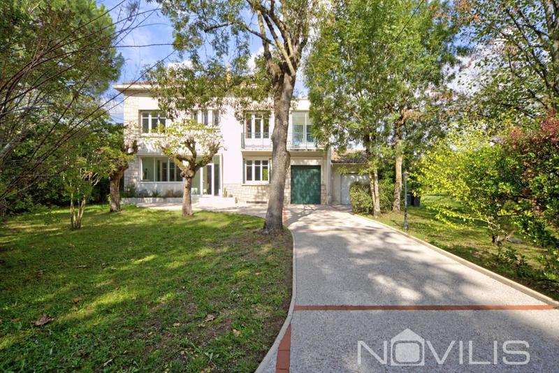 Maison - 200 m² - 6 pièces