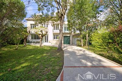 Maison - 200 m² - 6 pièces