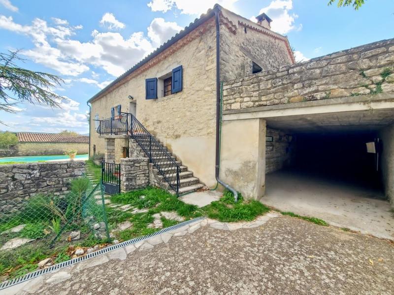 Propriété - 231 m² - 6 pièces