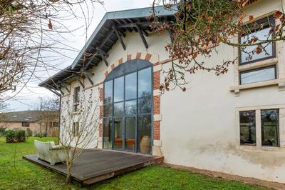 Maison - 247 m² - 6 pièces
