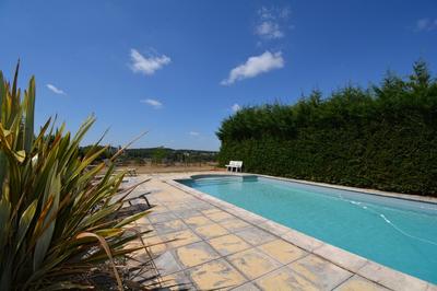 Propriété - 222 m² - 8 pièces