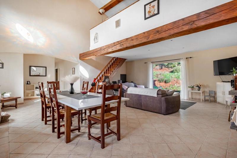 Maison - 180 m² - 5 pièces