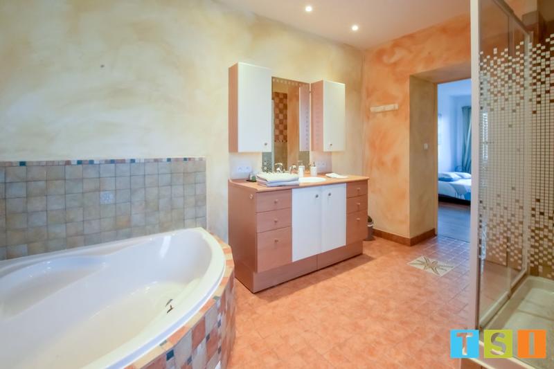 Maison - 625 m² - 12 pièces