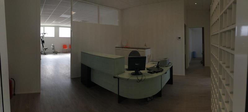 Local d'activités - 151 m² - 7 pièces