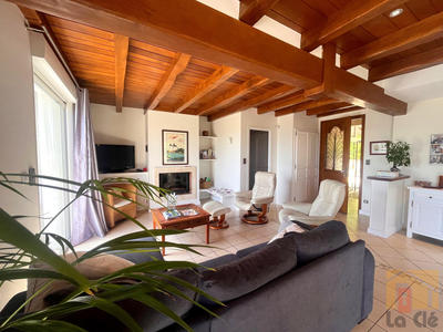 Maison - 207 m² - 10 pièces