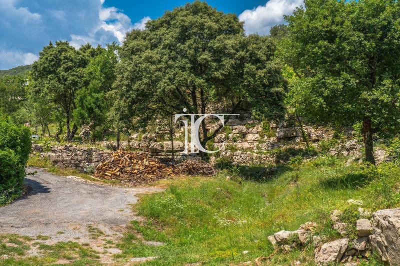 Maison - 305 m² - 14 pièces