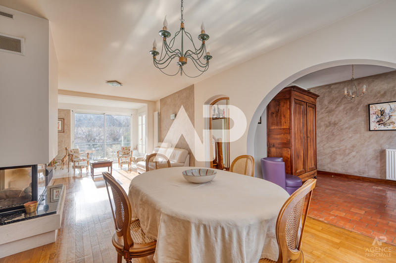 Maison - 179 m² - 7 pièces