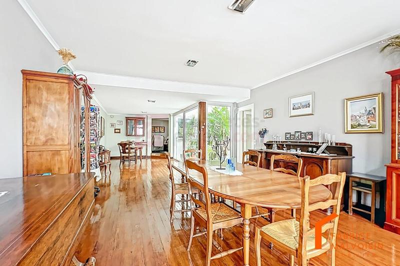 Maison - 402 m² - 16 pièces