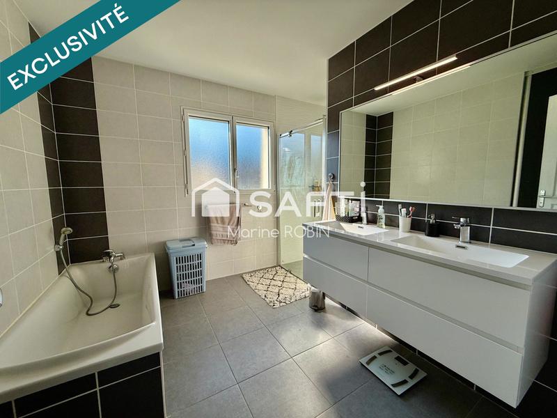 Maison - 200 m² - 8 pièces