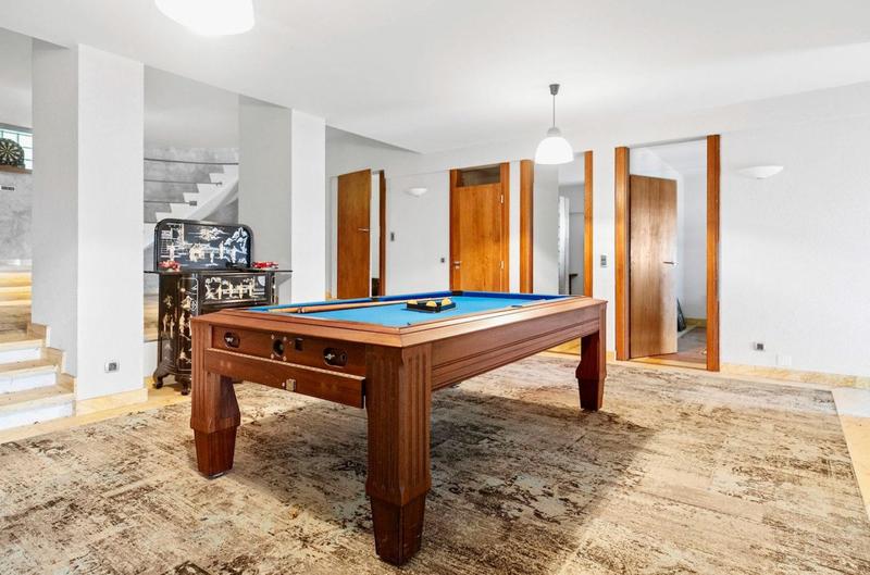 Maison - 464 m² - 14 pièces