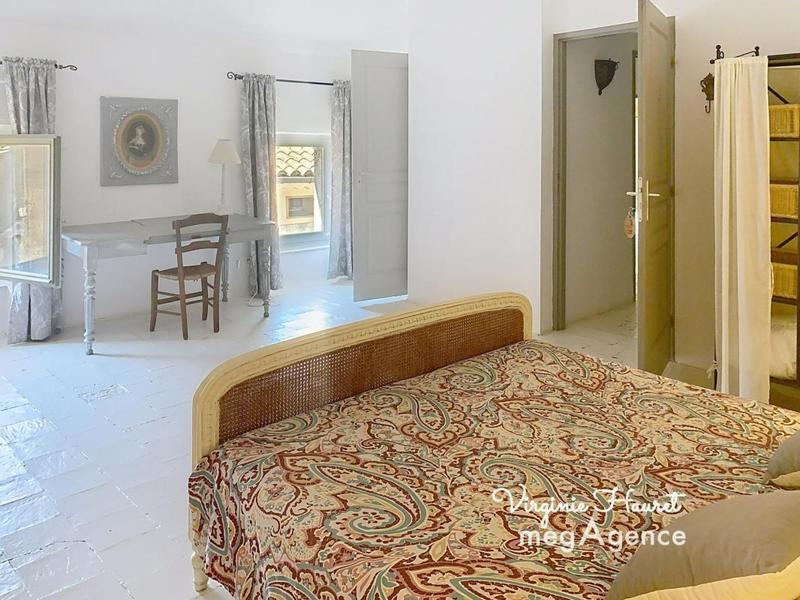 Maison - 270 m² - 10 pièces