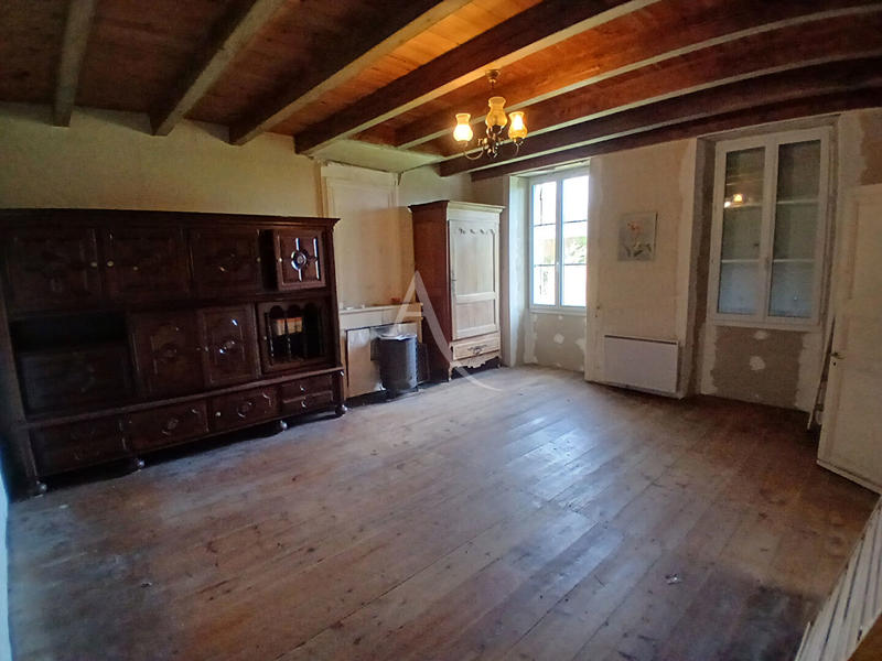 Maison - 210 m² - 6 pièces