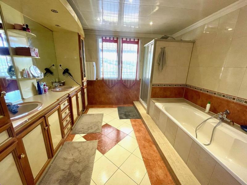 Maison - 165 m² - 6 pièces