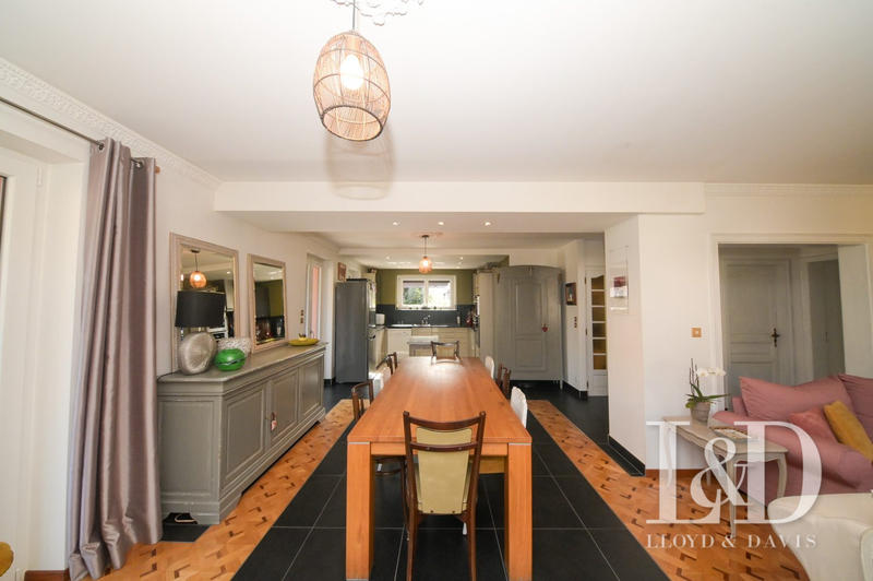 Maison contemporaine - 181 m² - 7 pièces