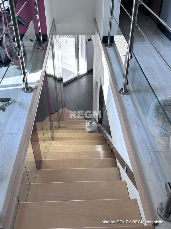 Propriété - 200 m² - 8 pièces