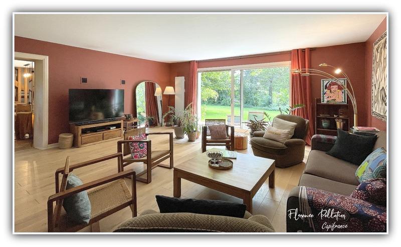 Maison - 213 m² - 8 pièces